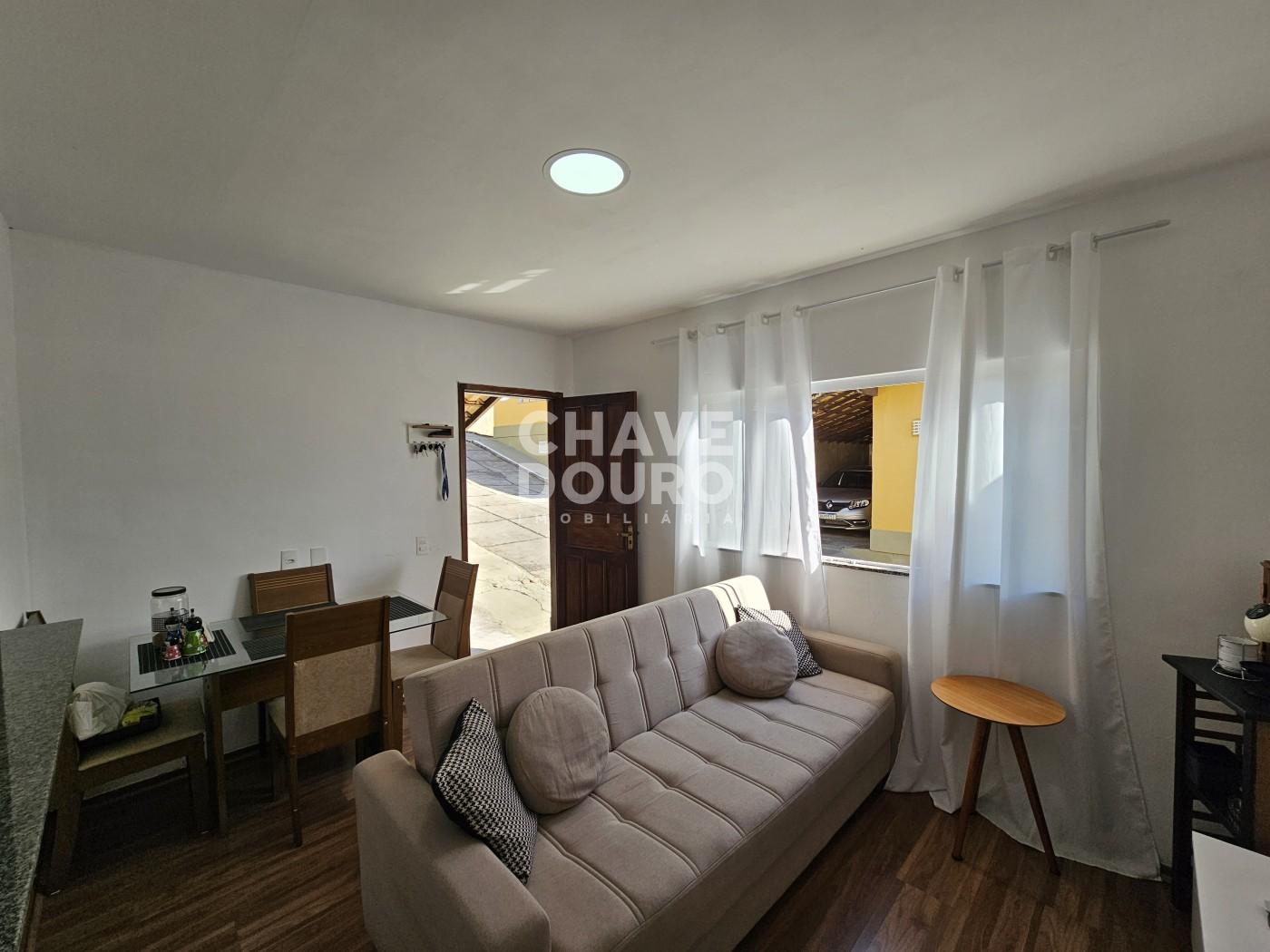 Casa à venda com 2 quartos, 52m² - Foto 2