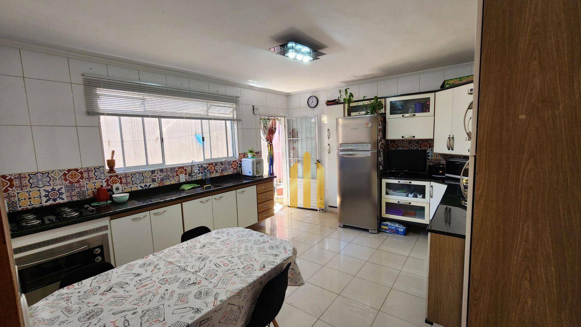 Sobrado à venda e aluguel com 3 quartos, 180m² - Foto 2