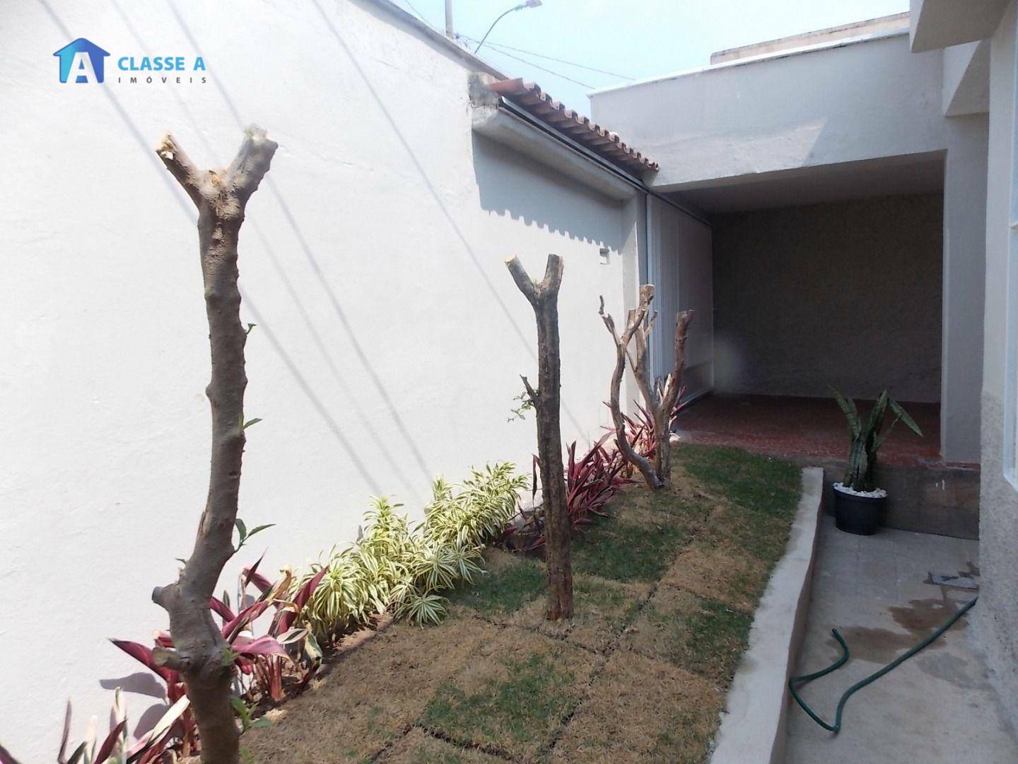 Casa à venda com 4 quartos, 160m² - Foto 2