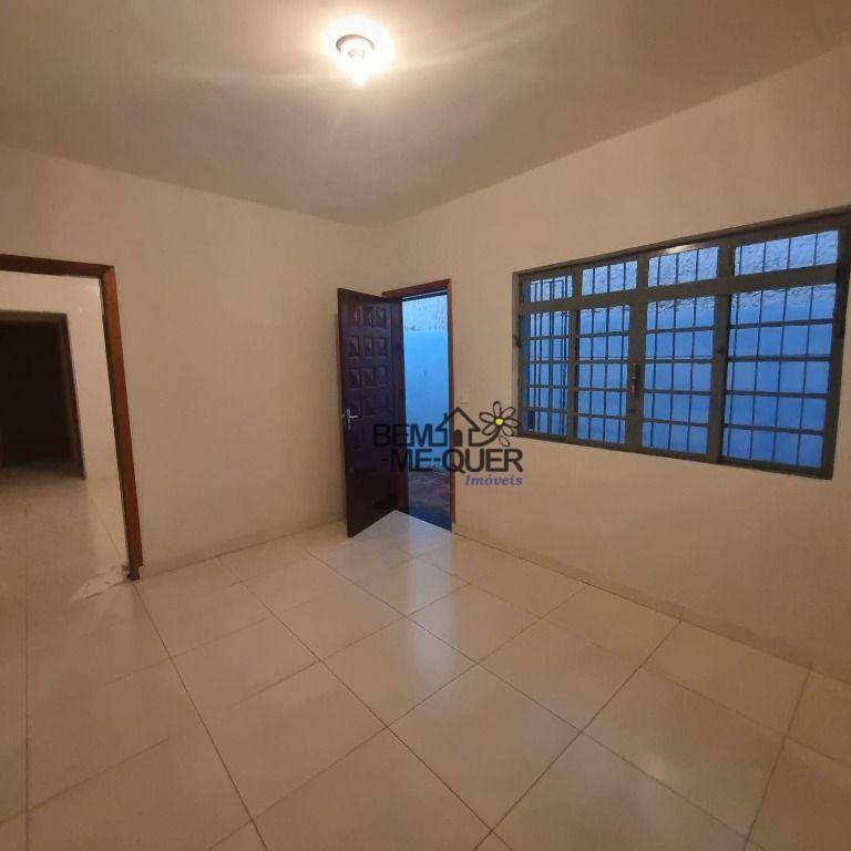 Casa à venda com 2 quartos, 65m² - Foto 1