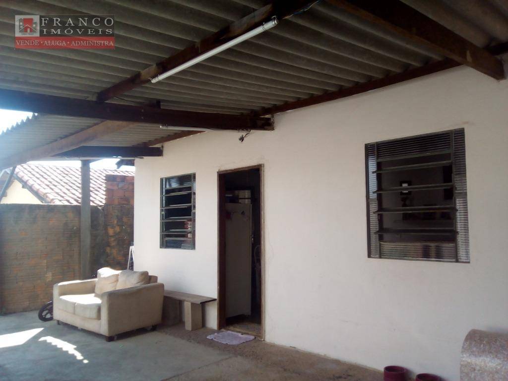 Casa à venda com 3 quartos, 120m² - Foto 1