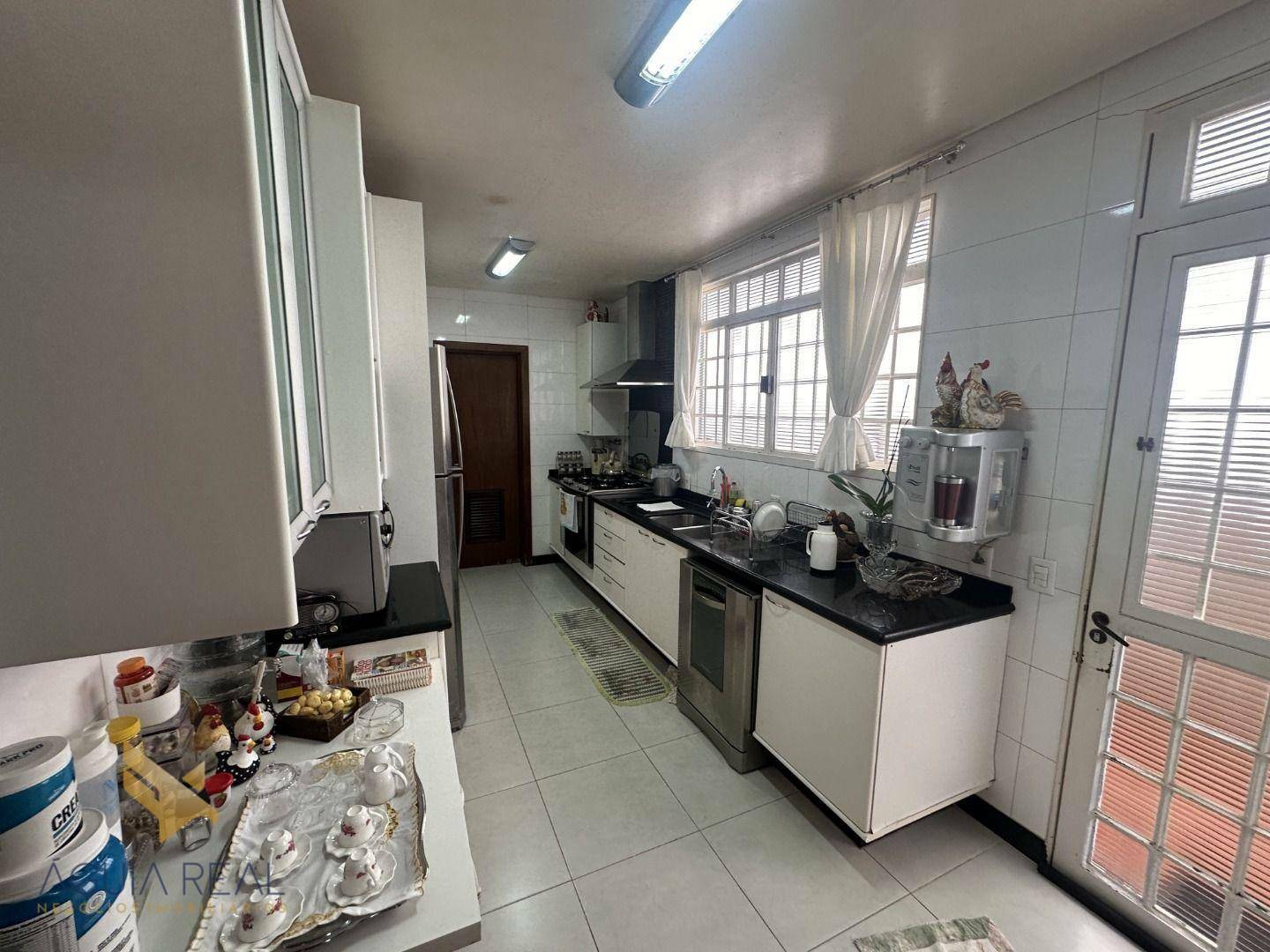 Casa à venda e aluguel com 4 quartos, 361m² - Foto 17