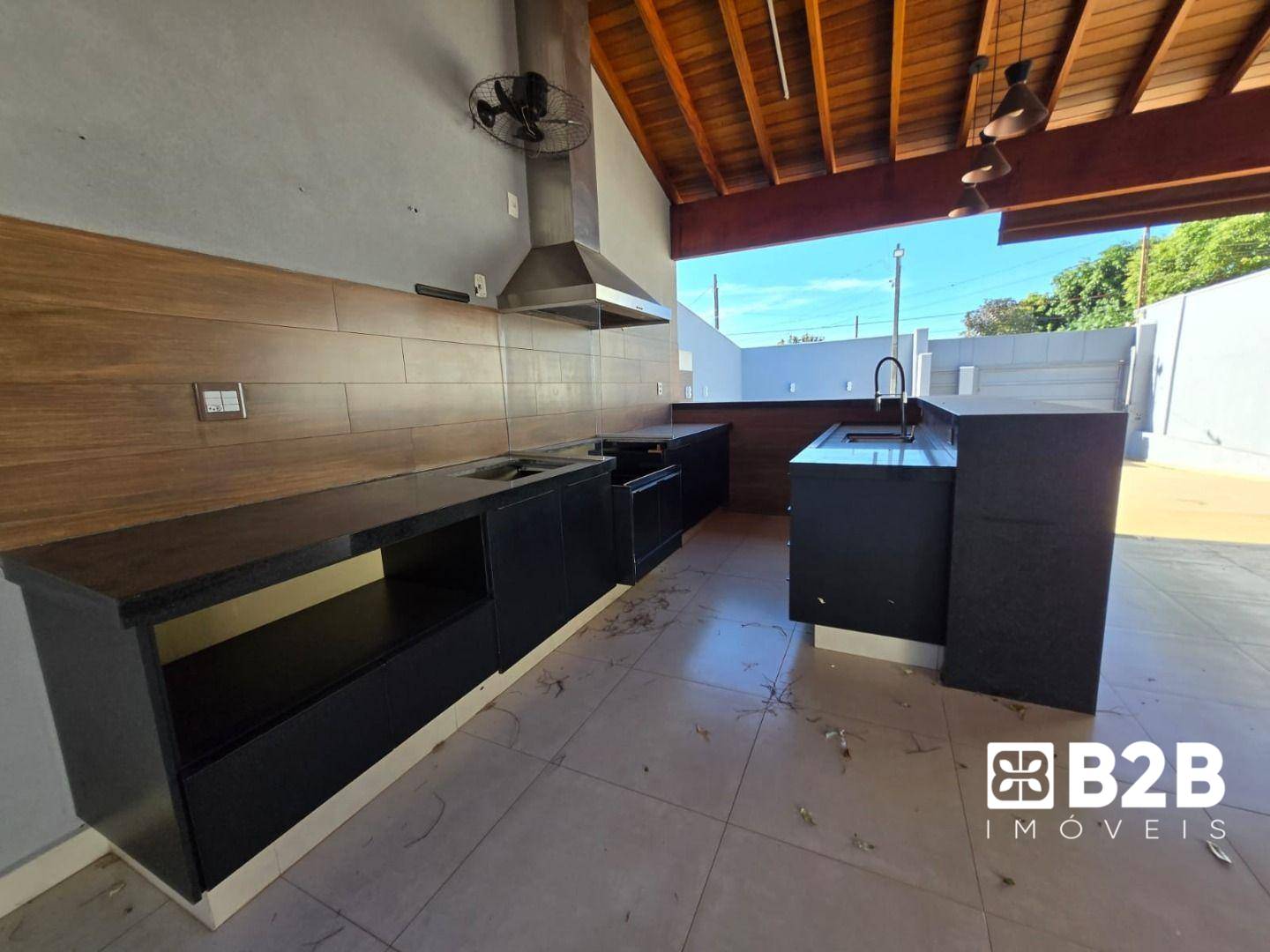 Casa à venda com 3 quartos, 166m² - Foto 3