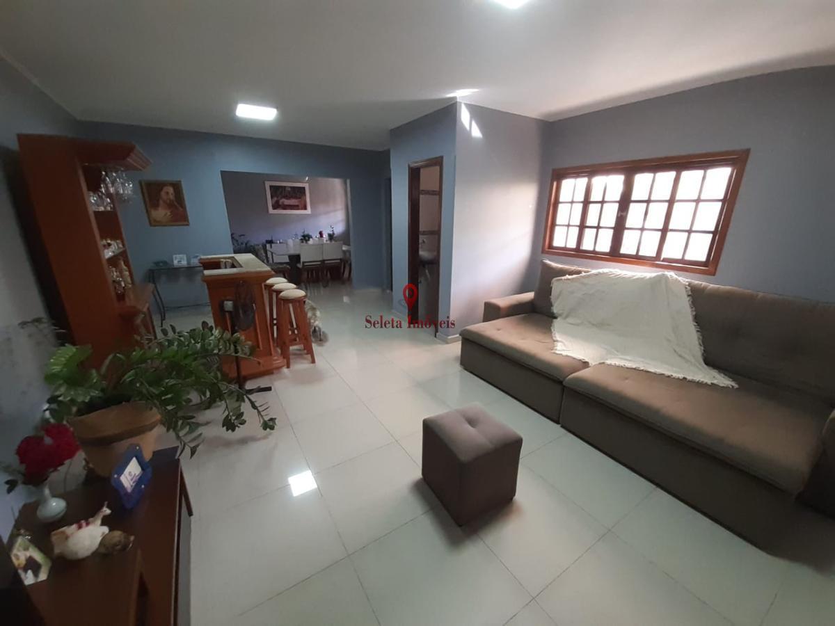 Casa à venda com 3 quartos, 530m² - Foto 1