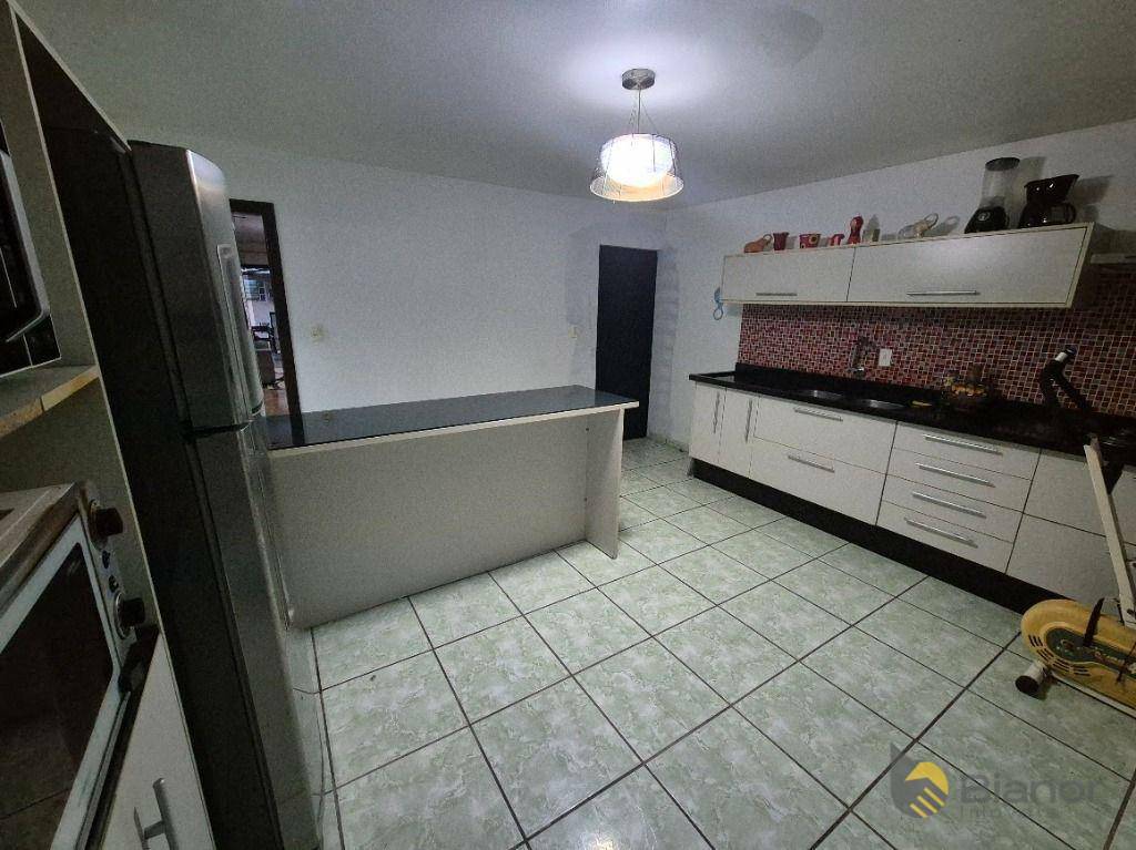 Casa à venda com 3 quartos, 300m² - Foto 12