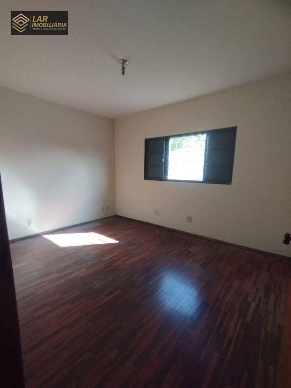 Casa para alugar com 4 quartos, 267m² - Foto 33