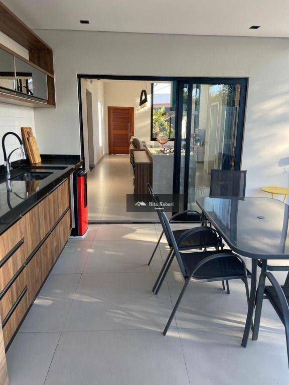 Casa de Condomínio à venda com 3 quartos, 230m² - Foto 2