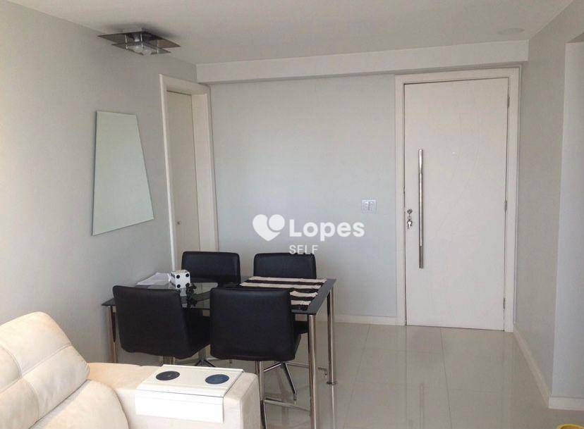 Apartamento à venda com 2 quartos, 68m² - Foto 2