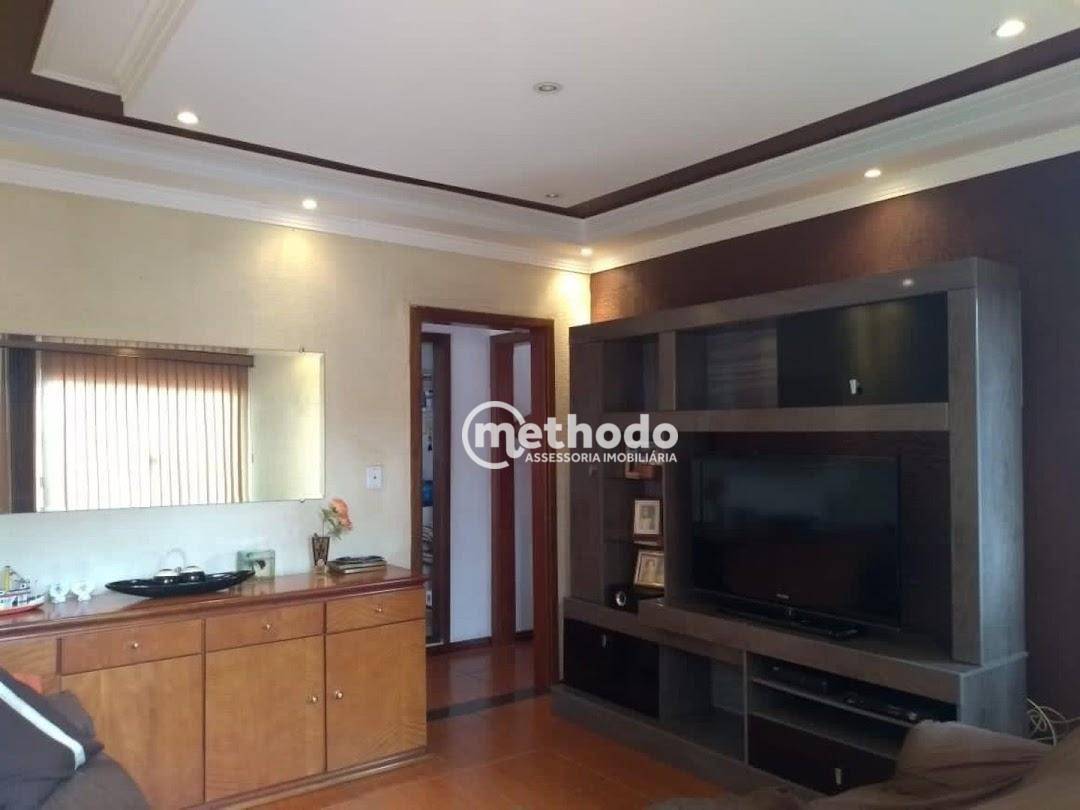 Casa à venda com 3 quartos, 255m² - Foto 1