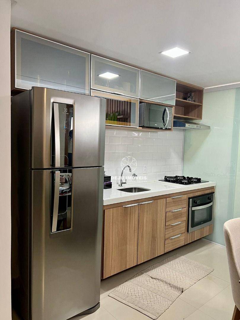 Apartamento à venda com 2 quartos, 62m² - Foto 2