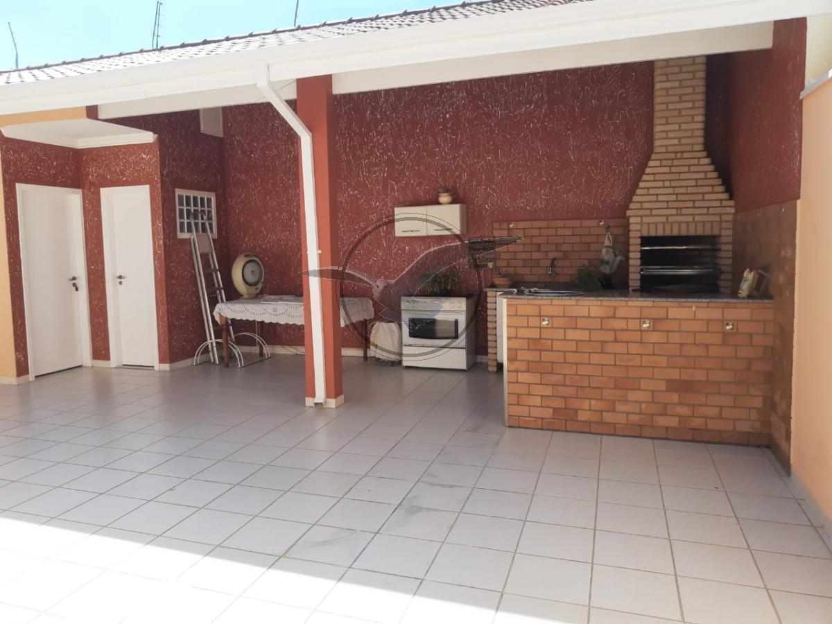 Casa à venda com 3 quartos, 300m² - Foto 1