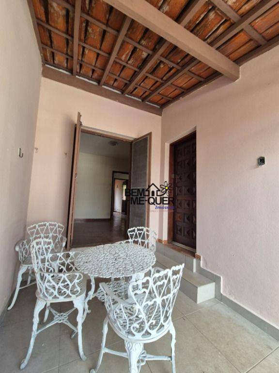 Casa à venda e aluguel com 3 quartos, 200m² - Foto 9