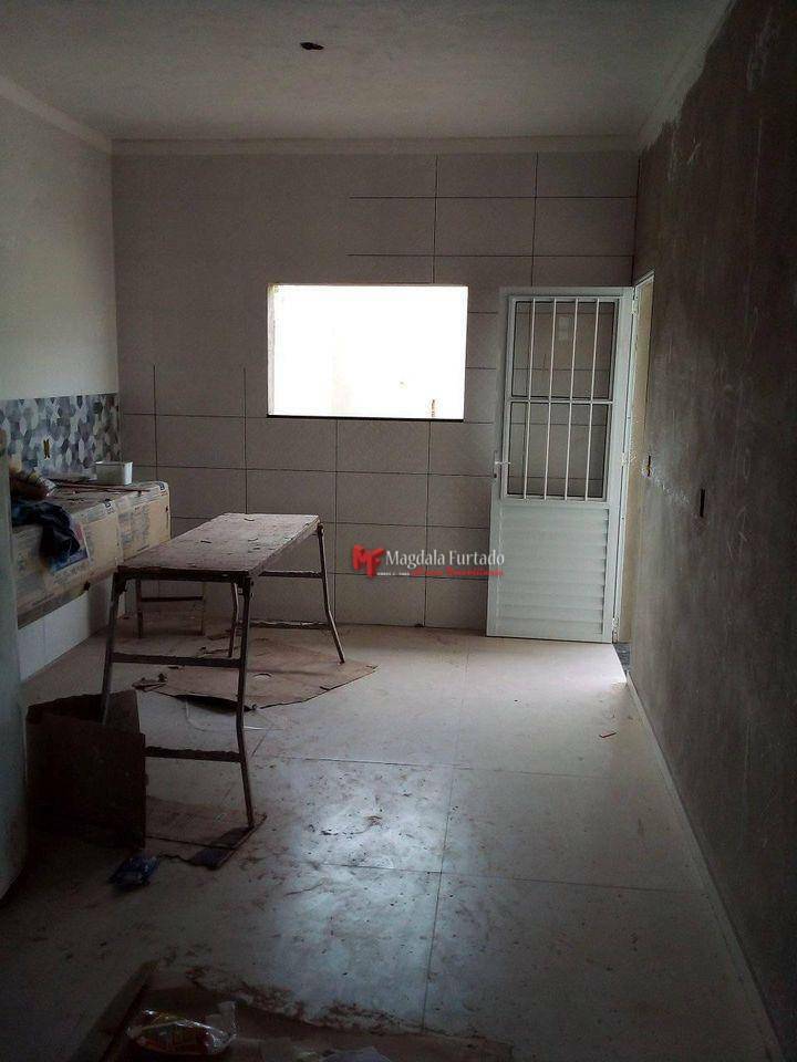 Casa à venda com 2 quartos, 90m² - Foto 3