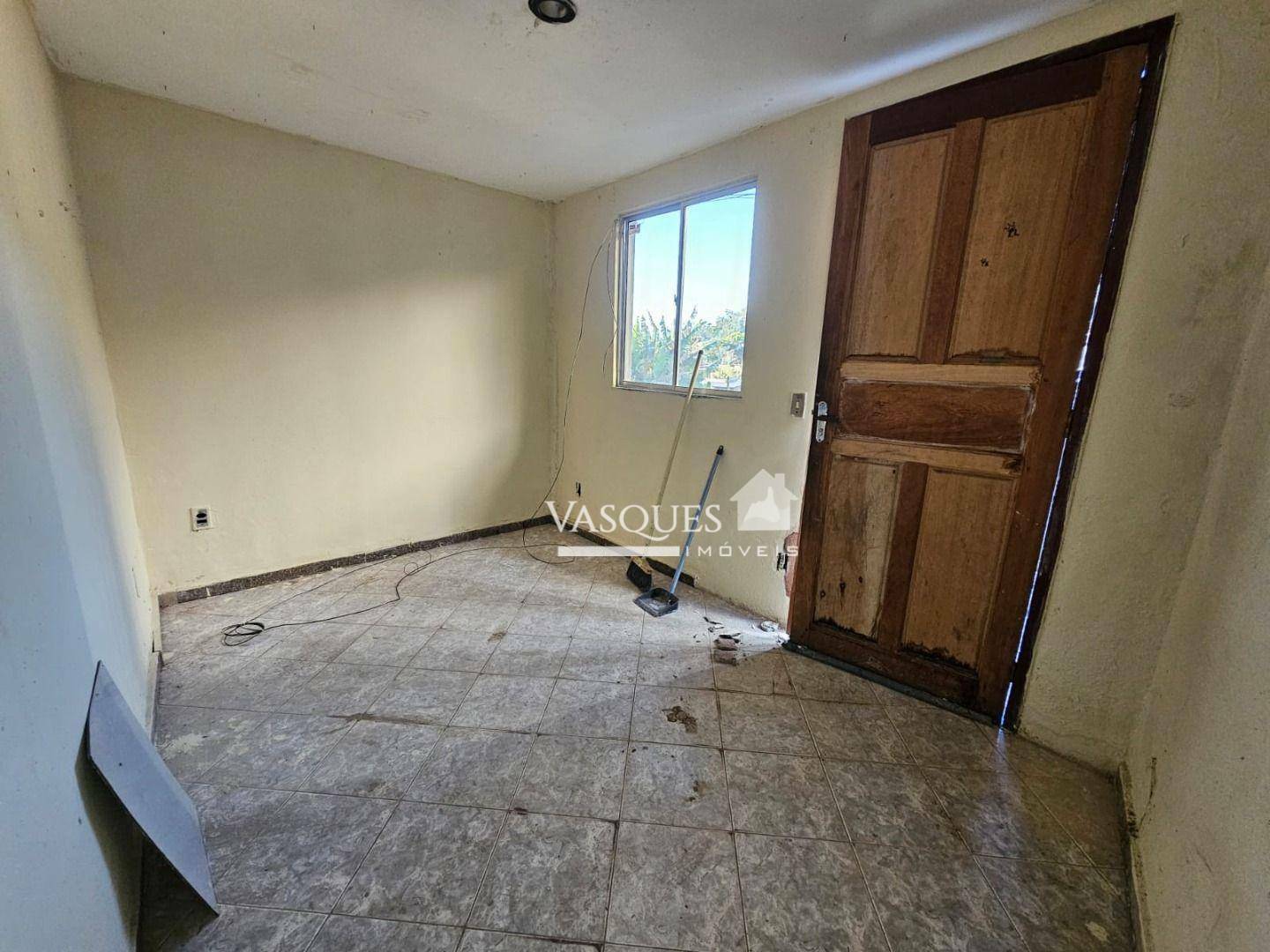 Casa à venda com 3 quartos, 60m² - Foto 1