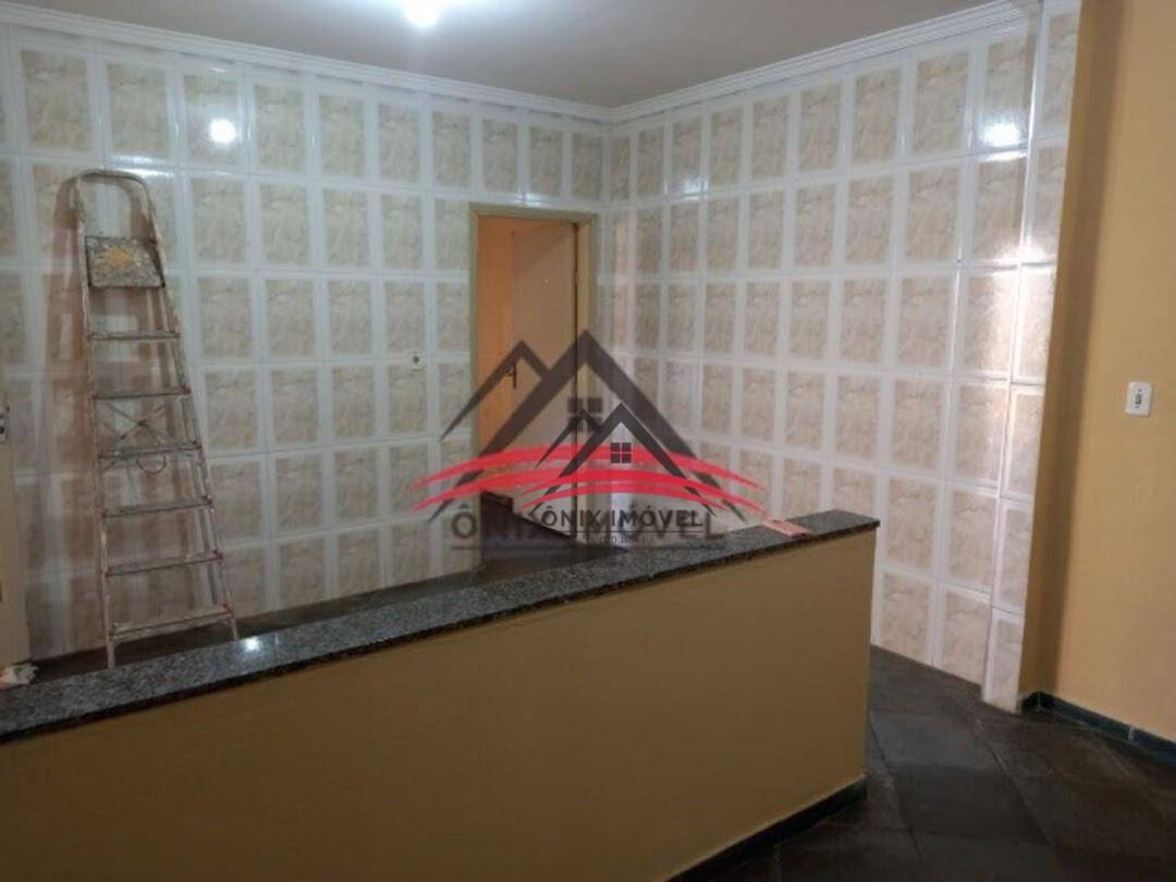 Casa à venda com 4 quartos, 250m² - Foto 1