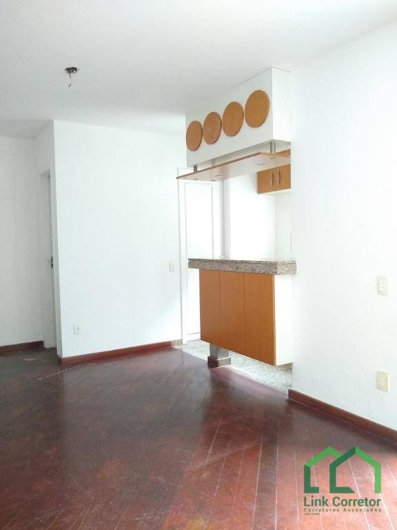 Apartamento à venda com 2 quartos, 70m² - Foto 2