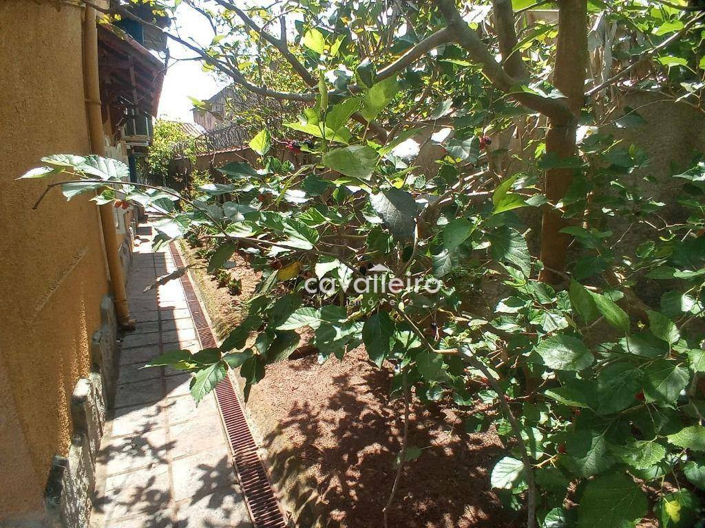 Casa à venda com 5 quartos, 226m² - Foto 11