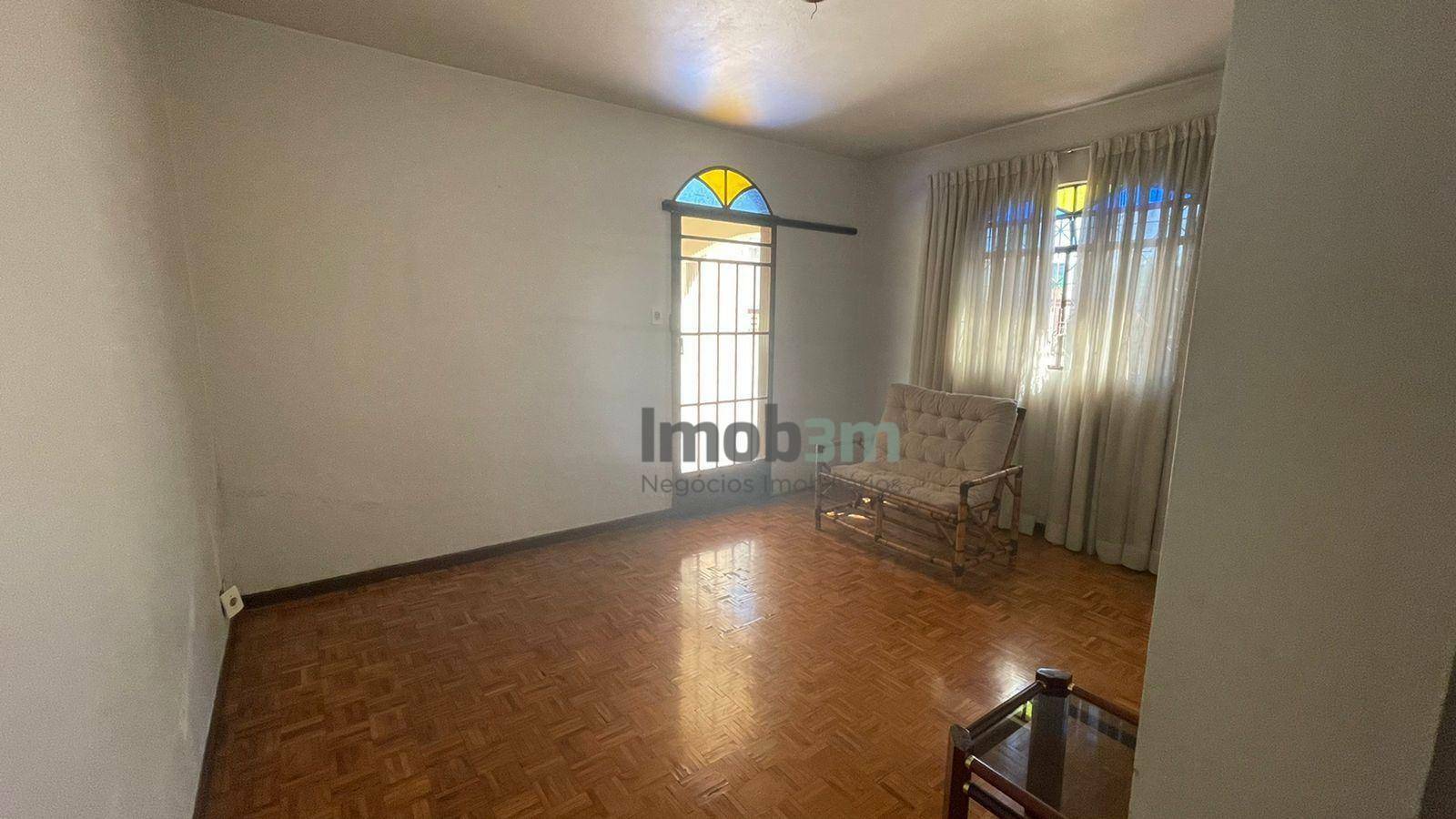 Casa à venda com 4 quartos, 223m² - Foto 2