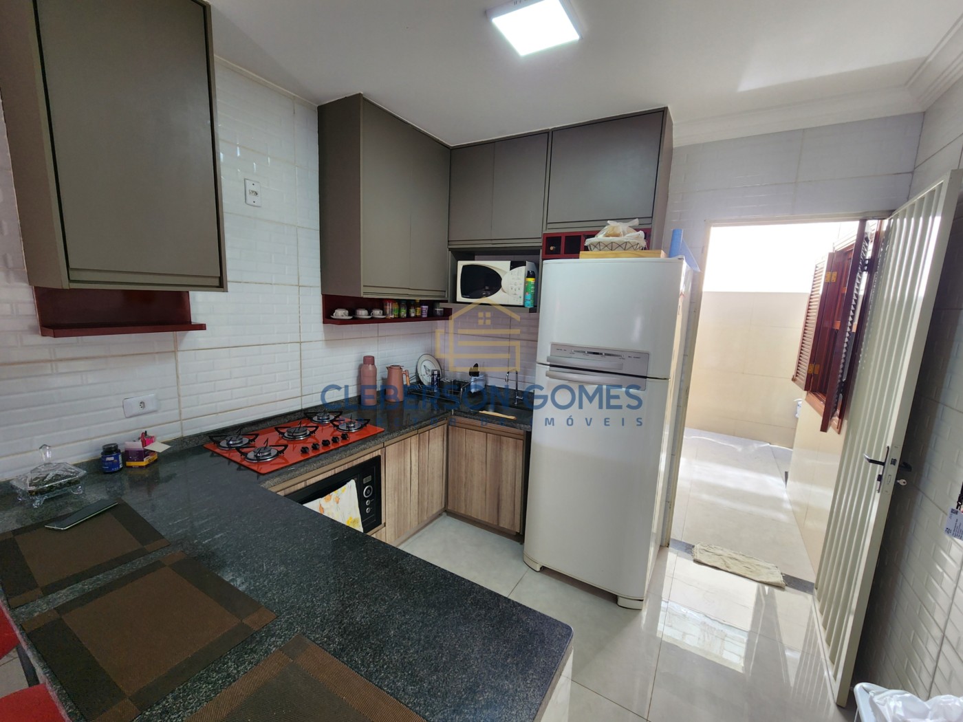 Casa à venda com 2 quartos, 180m² - Foto 9