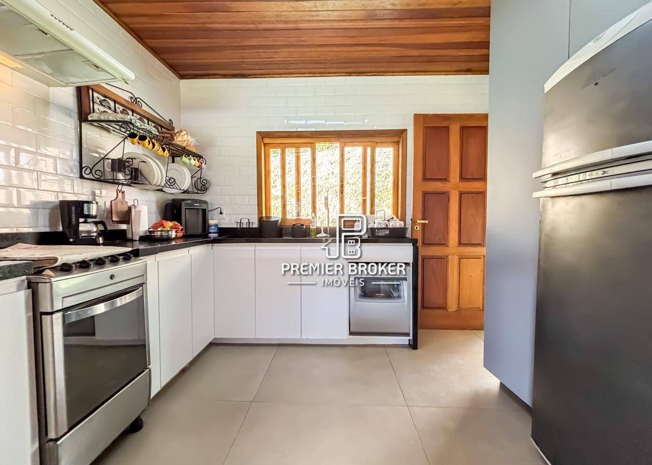 Casa de Condomínio à venda com 5 quartos, 210m² - Foto 17
