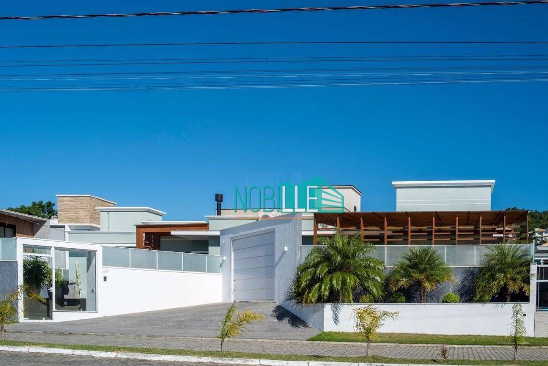 Casa de Condomínio à venda com 3 quartos, 228m² - Foto 2