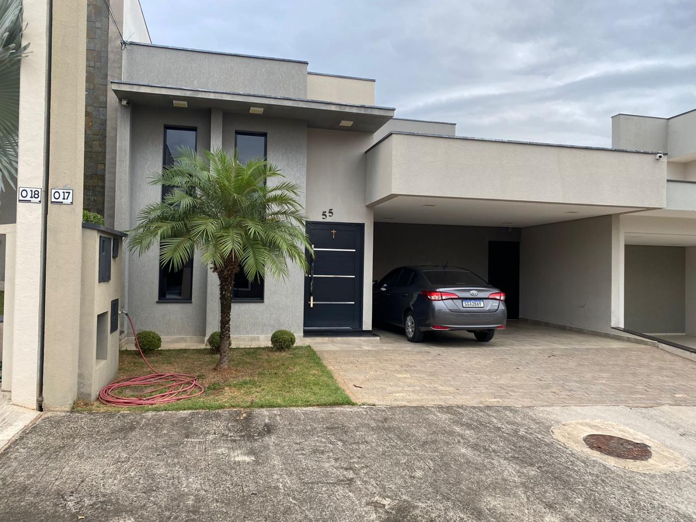 Casa de Condomínio à venda com 3 quartos, 250m² - Foto 1