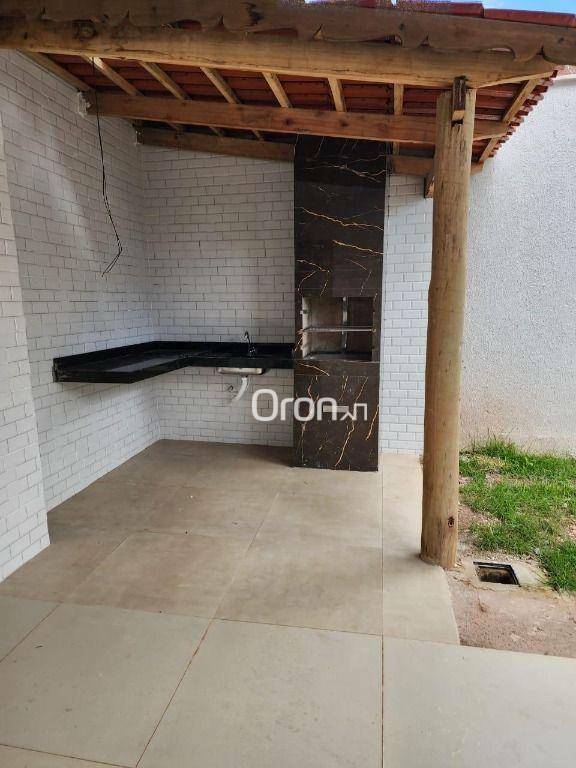 Casa à venda com 3 quartos, 108m² - Foto 1