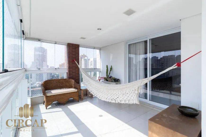 Apartamento à venda com 3 quartos, 220m² - Foto 3