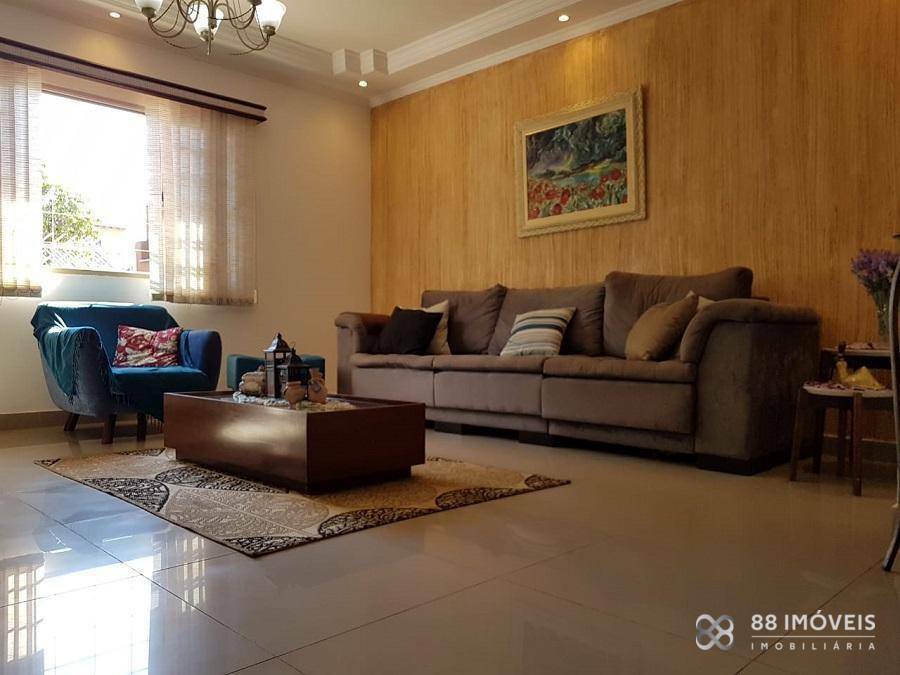 Casa à venda com 3 quartos, 180m² - Foto 3