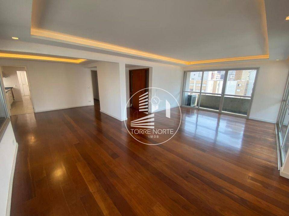 Apartamento para alugar com 3 quartos, 215m² - Foto 1