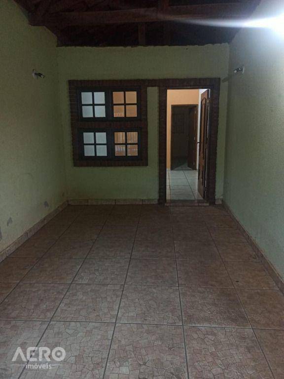 Casa à venda com 2 quartos, 110m² - Foto 2