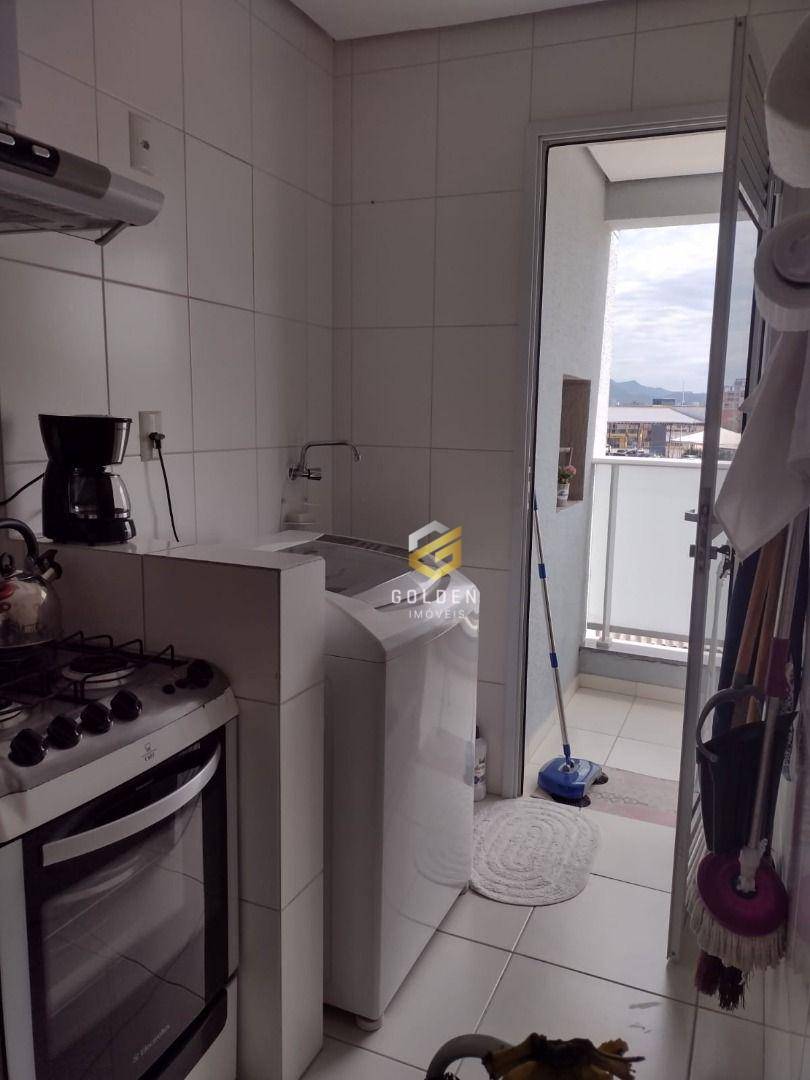 Apartamento à venda com 3 quartos, 100m² - Foto 2