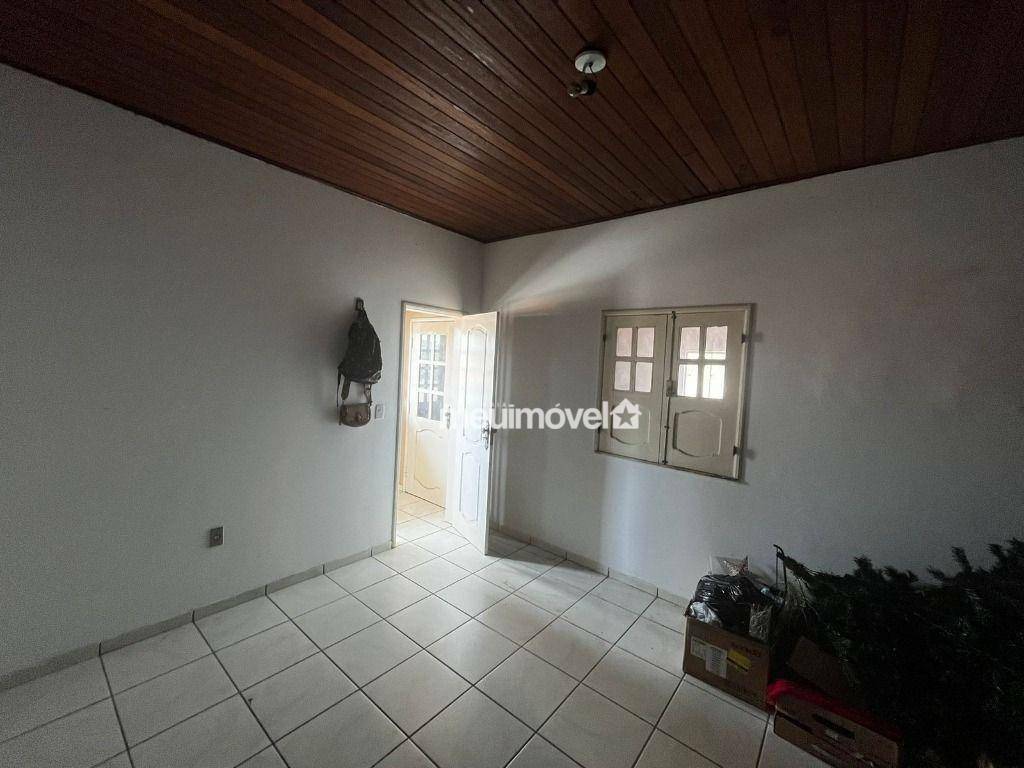 Casa à venda com 5 quartos, 230m² - Foto 7