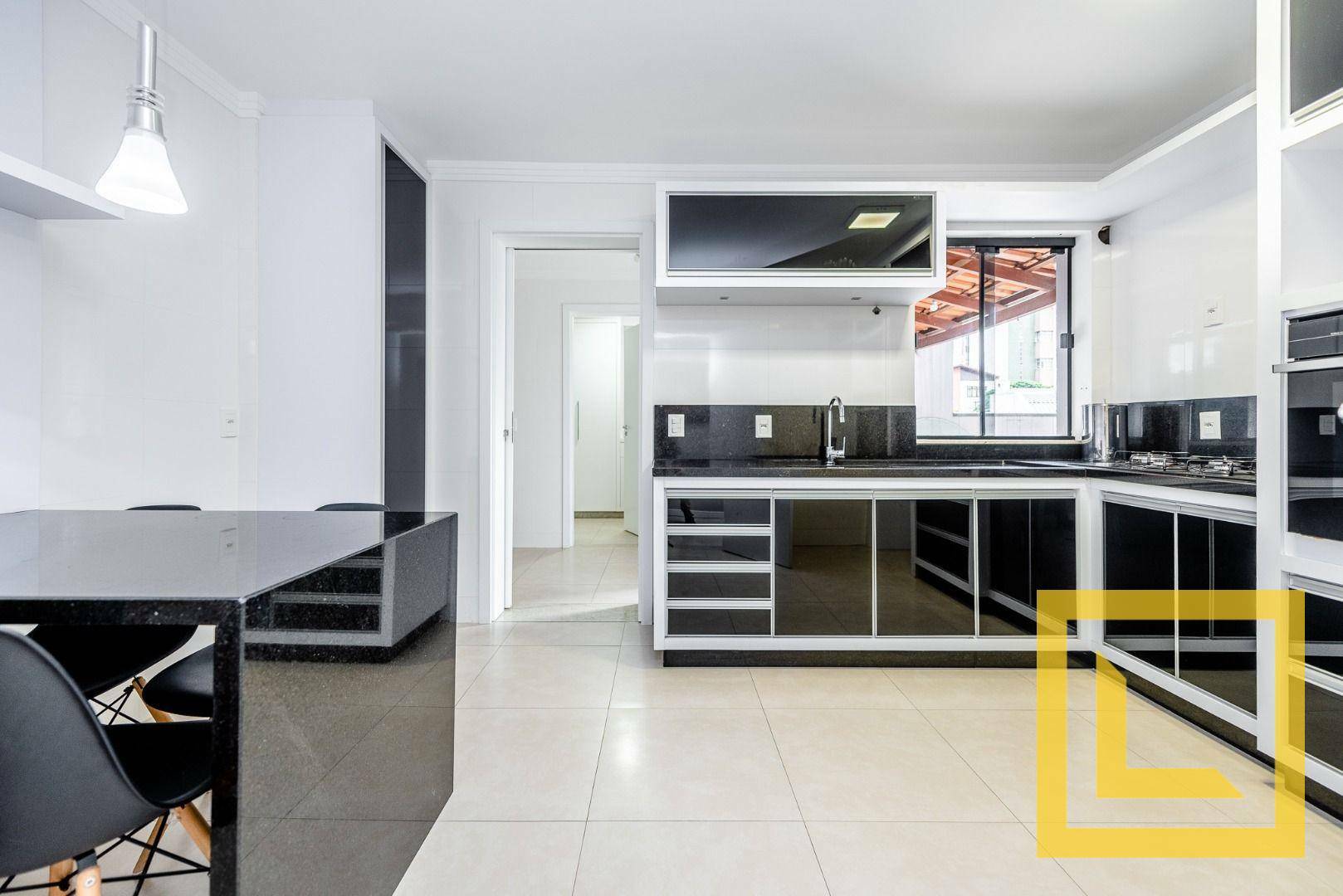 Apartamento à venda com 3 quartos, 234m² - Foto 6