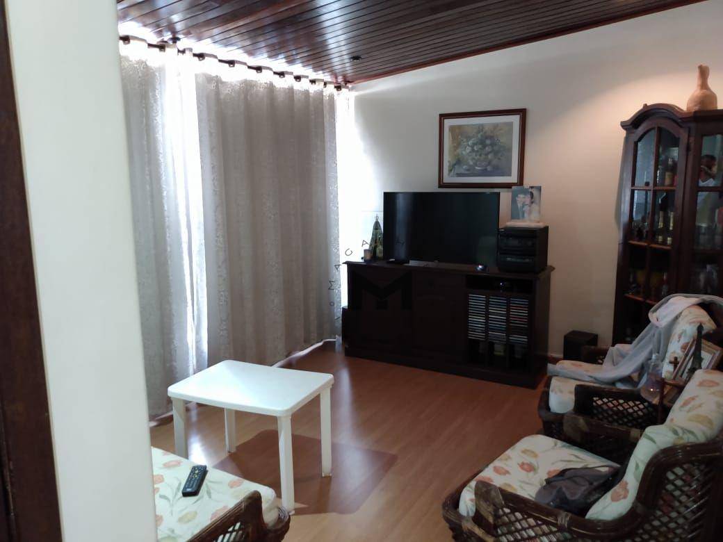 Casa à venda com 6 quartos, 350m² - Foto 10