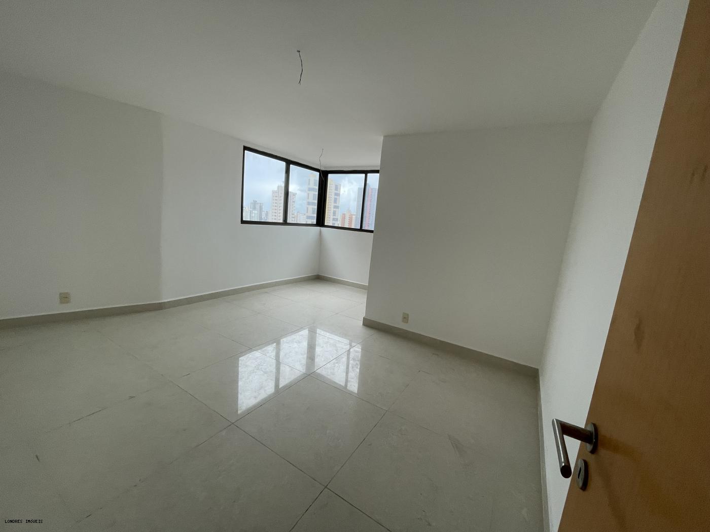 Apartamento à venda com 4 quartos, 158m² - Foto 8