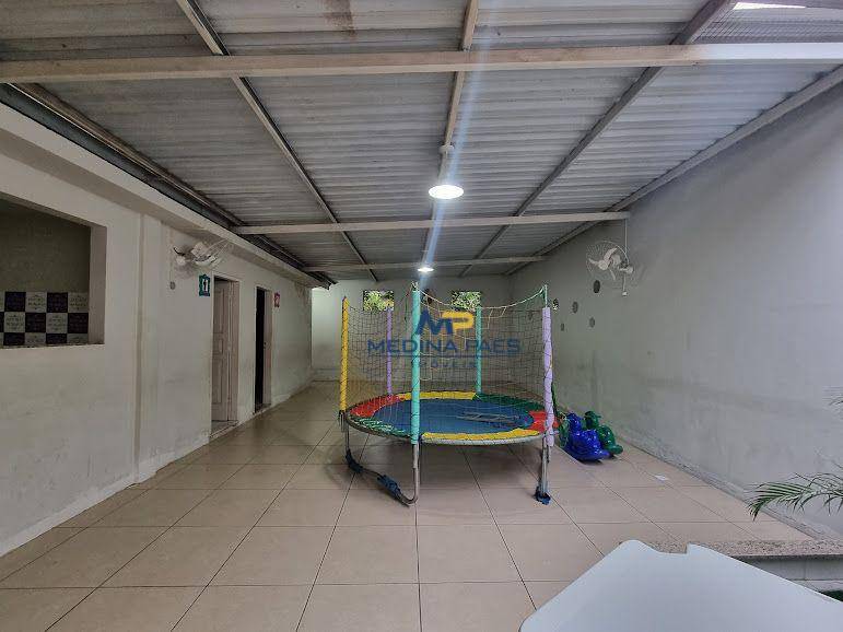 Casa à venda com 2 quartos, 270m² - Foto 10