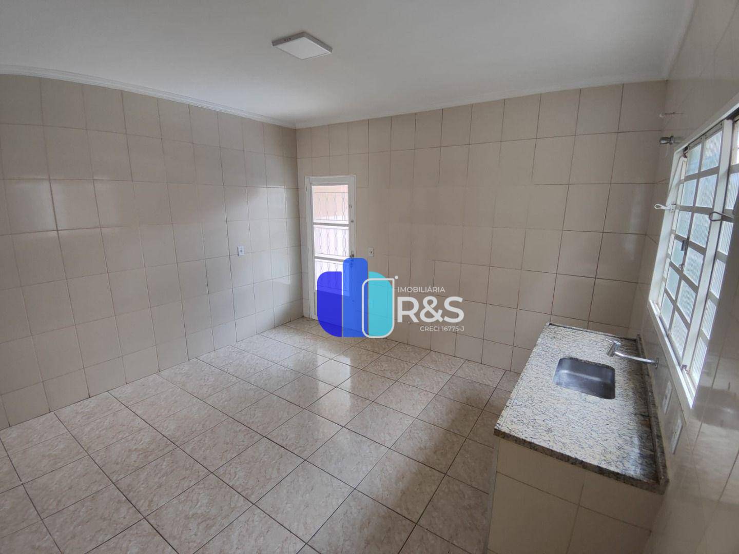 Casa para alugar com 3 quartos, 195m² - Foto 4