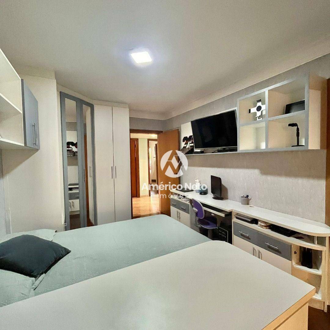 Apartamento à venda com 3 quartos, 197m² - Foto 3