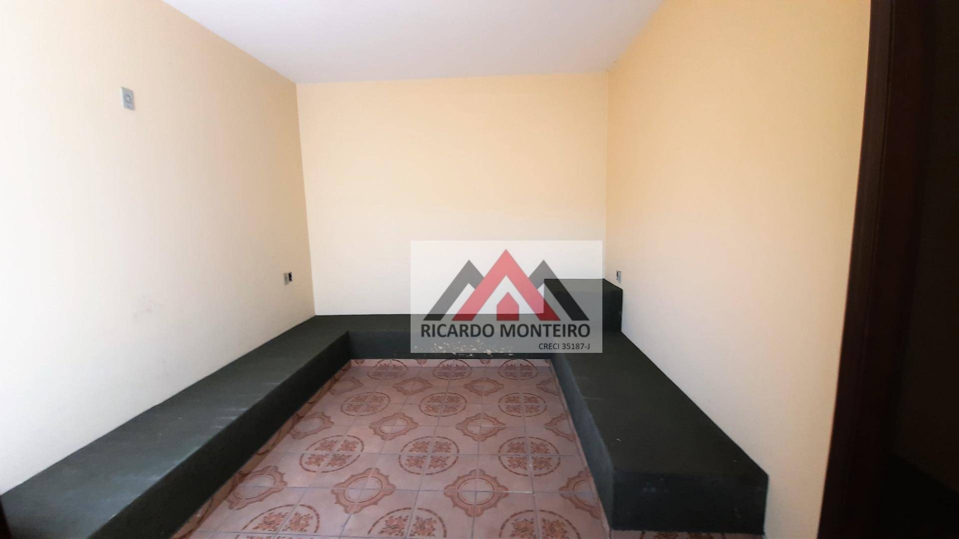 Casa à venda e aluguel com 6 quartos, 199m² - Foto 2