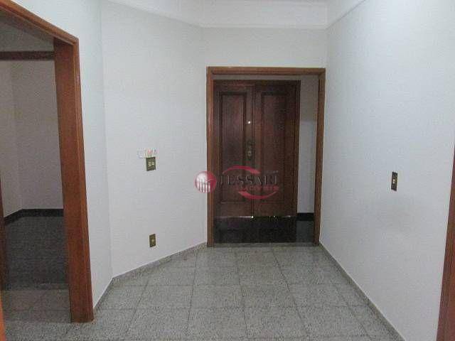 Casa à venda e aluguel com 4 quartos, 300m² - Foto 5