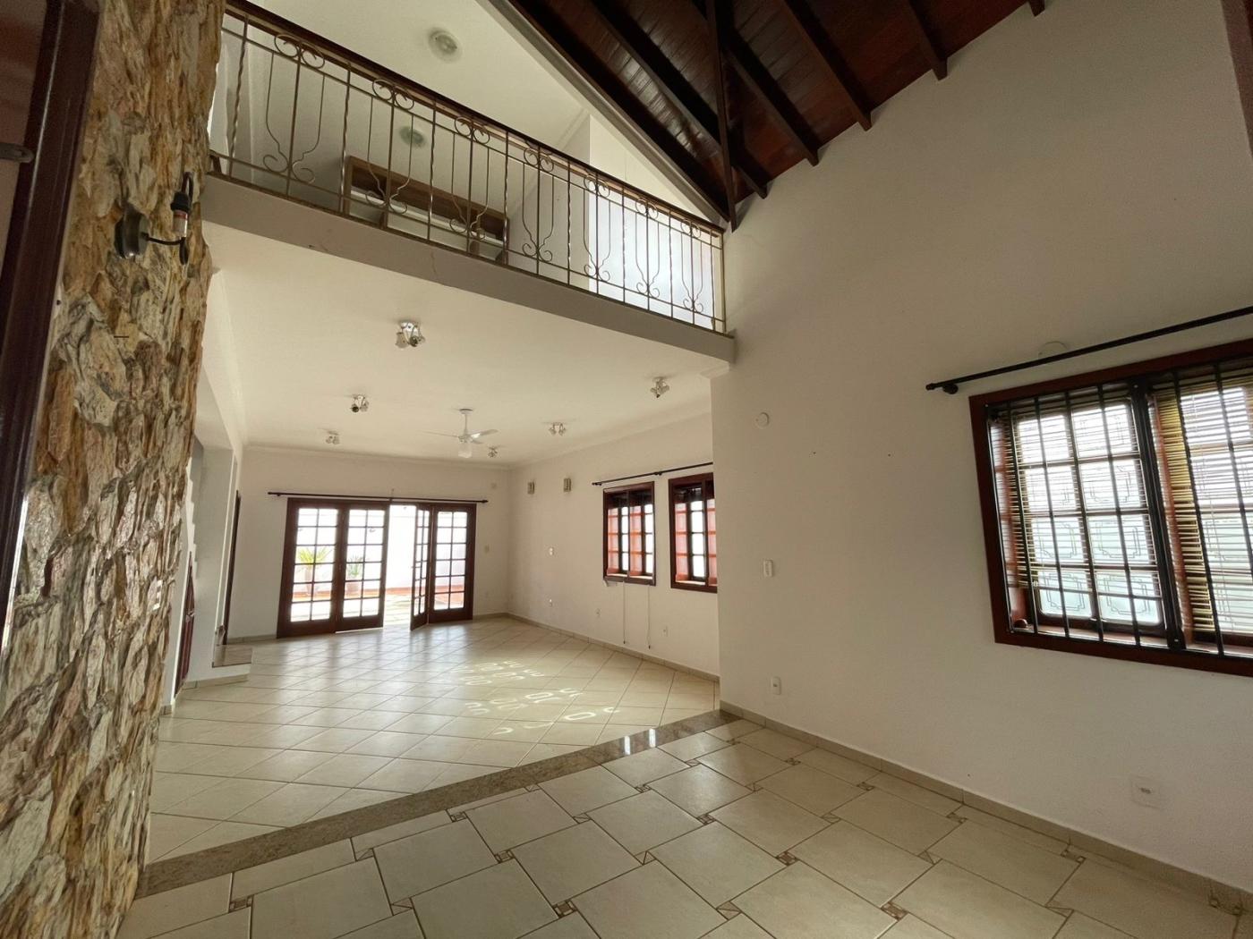 Casa à venda com 3 quartos, 286m² - Foto 4