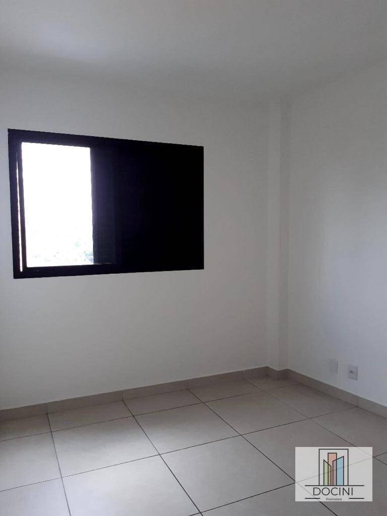 Apartamento à venda com 3 quartos, 68m² - Foto 2