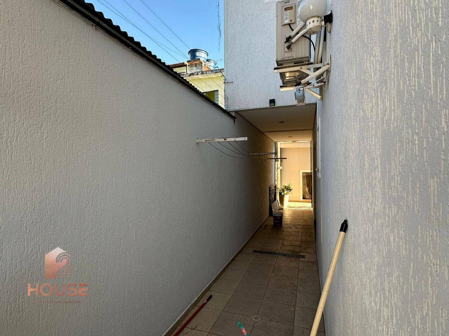 Casa para alugar com 2 quartos, 250m² - Foto 22