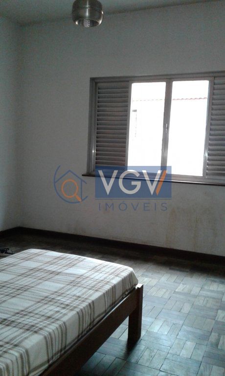 Casa para alugar com 3 quartos, 300m² - Foto 11