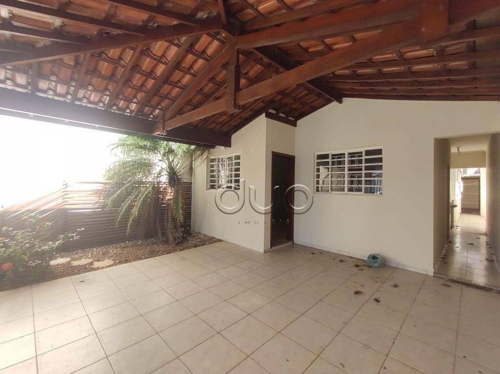 Casa à venda com 3 quartos, 117m² - Foto 1