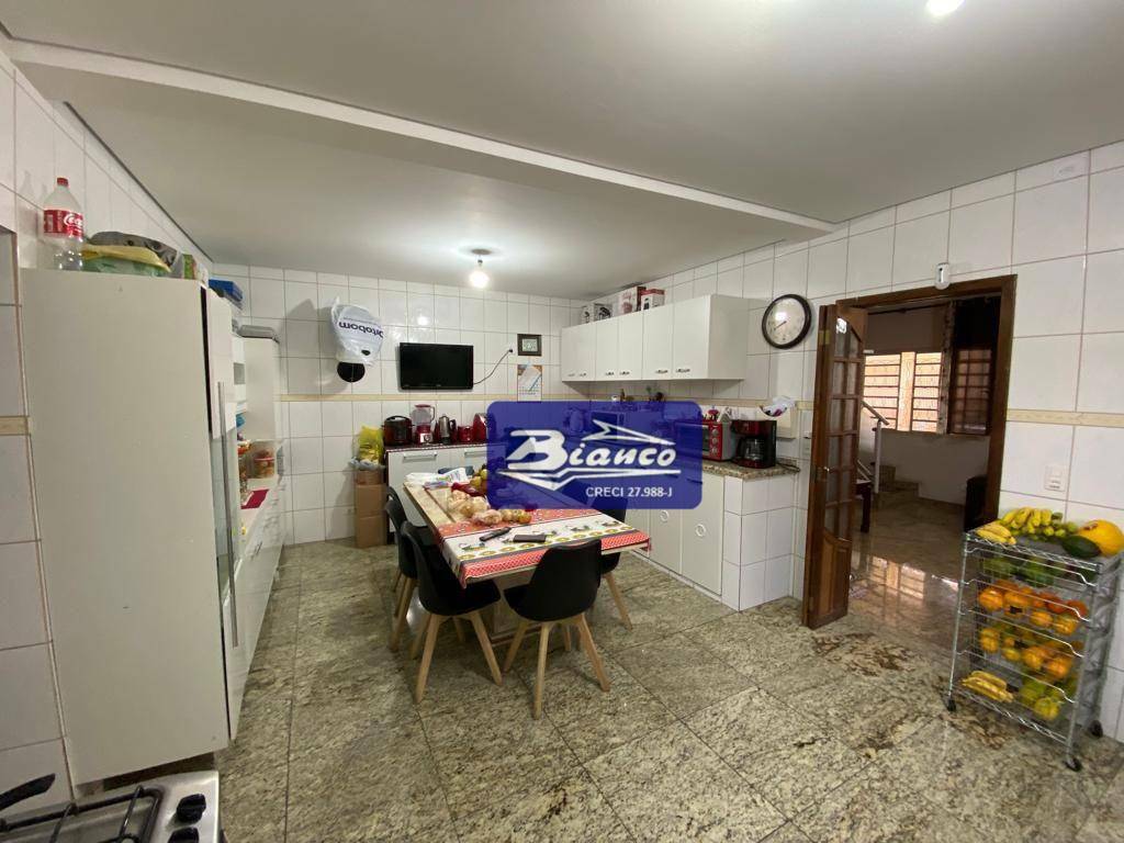 Sobrado à venda e aluguel com 3 quartos, 294m² - Foto 2