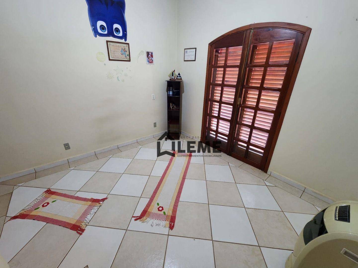 Casa à venda com 6 quartos, 265m² - Foto 14