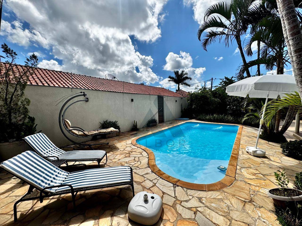 Casa, 3 quartos, 204 m² - Foto 1