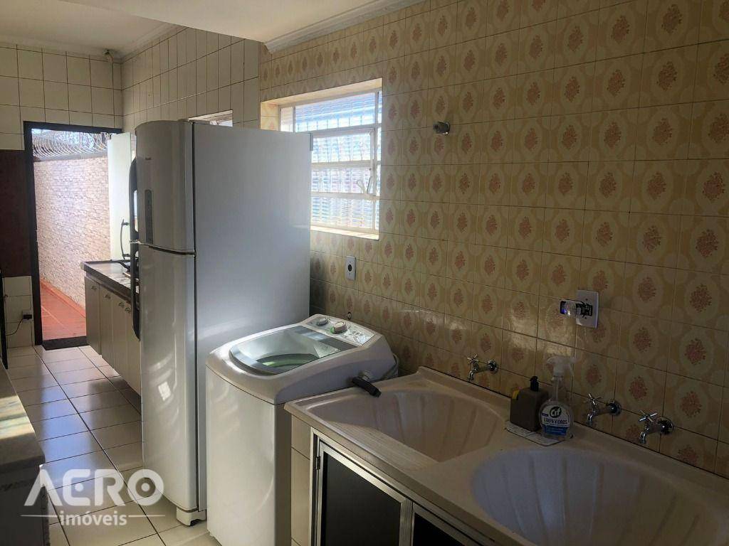 Casa à venda com 3 quartos, 251m² - Foto 14